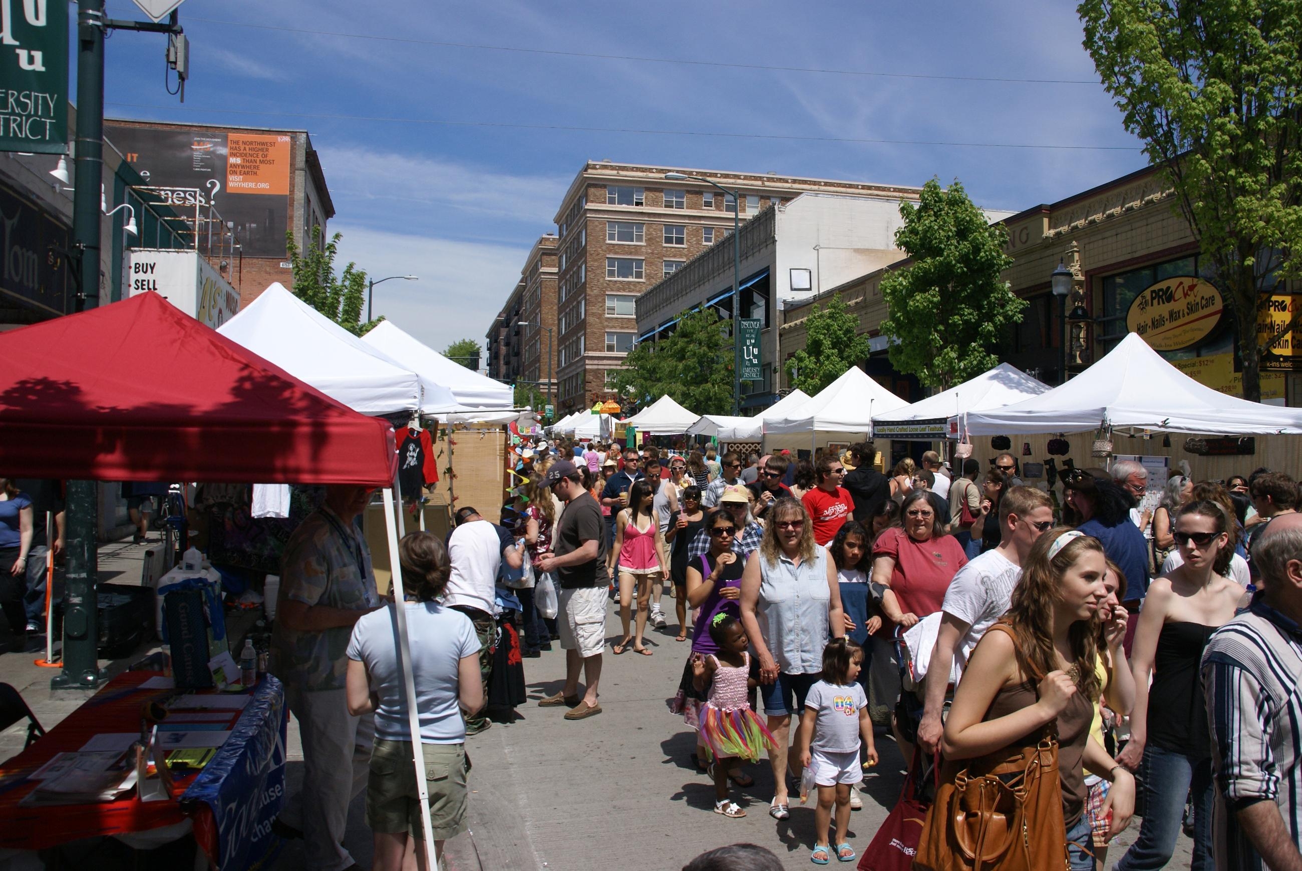 Colorado Artisan Markets is an event series for handmade artists, crafter and food vendors to sell their product in a well-advertised and organized outdoor show!